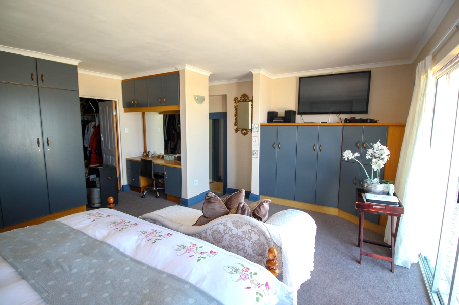 5 Bedroom Property for Sale in Beacon Bay Eastern Cape
